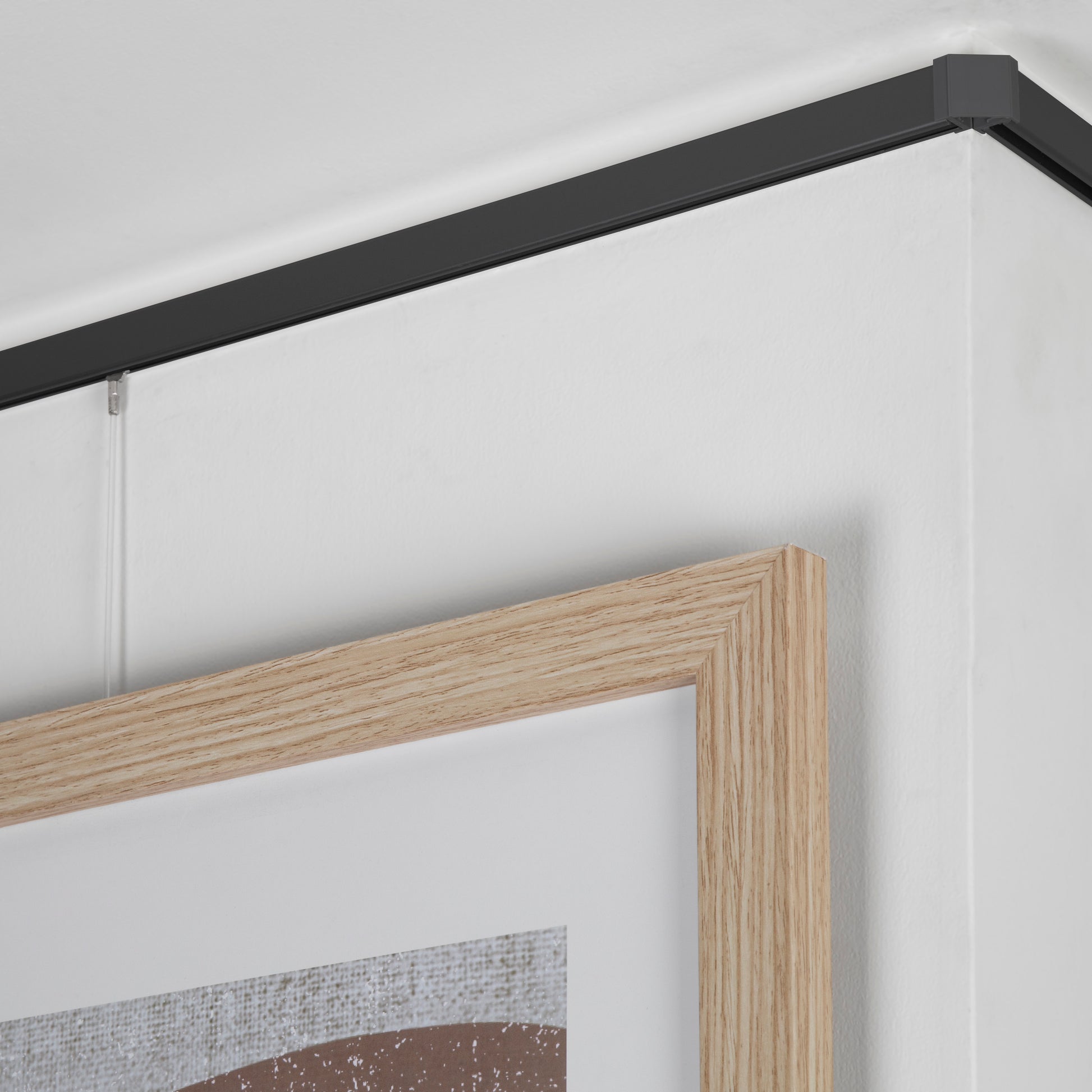 STAS minirail + installatie kit is geschikt voor het ophangen van kunst en foto's.