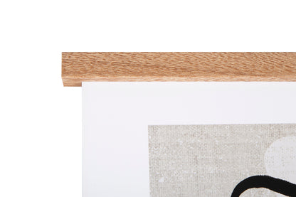 STAS posterhanger teak: minimalistich design dat de aandacht naar je poster trekt.
