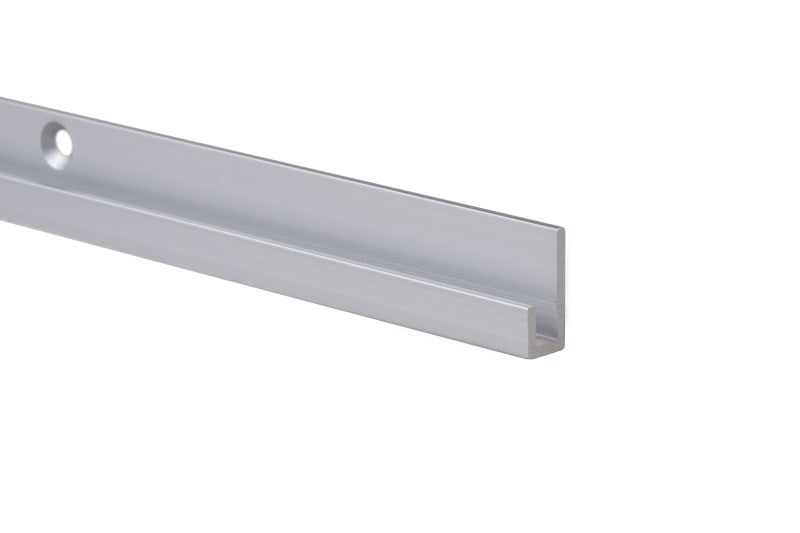 STAS j-rail max 200 cm, eenvoudig te installeren met speciaal schroefmateriaal.