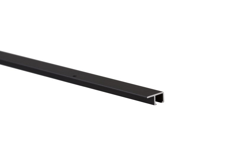 STAS u-rail 300 cm, geschikt voor installatie met bijbehorende schroeven.