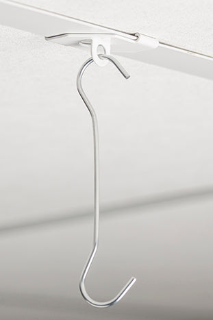 STAS dubbele c-haak/dubbelhanger, perfect voor het ophangen van signage aan uw systeemplafond.